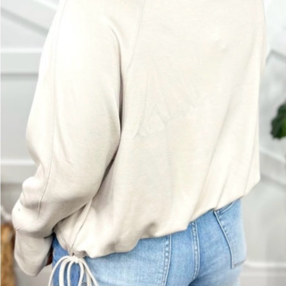 Davi & Dani half zip cropped pull over sweatshirt in a pale grey color. Size 3X - Picture 2 of 3